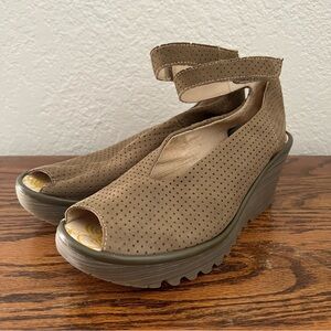 FLY London Women's Yala Perforated Wedge Sandal Size 39